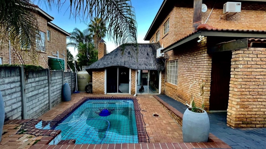 3 Bedroom Property for Sale in Safari Gardens North West